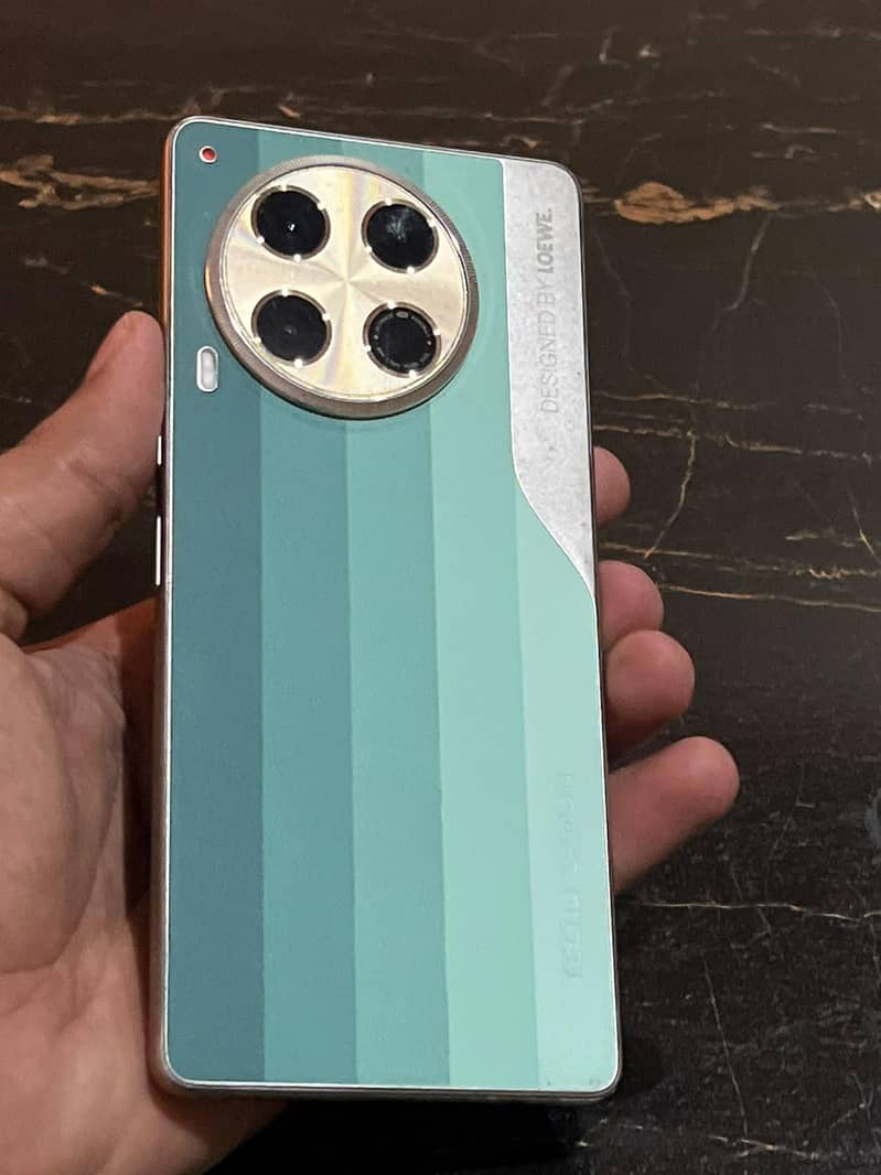 Tecno CAMON 30 7