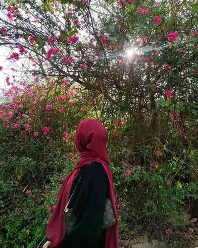 Aina Khan