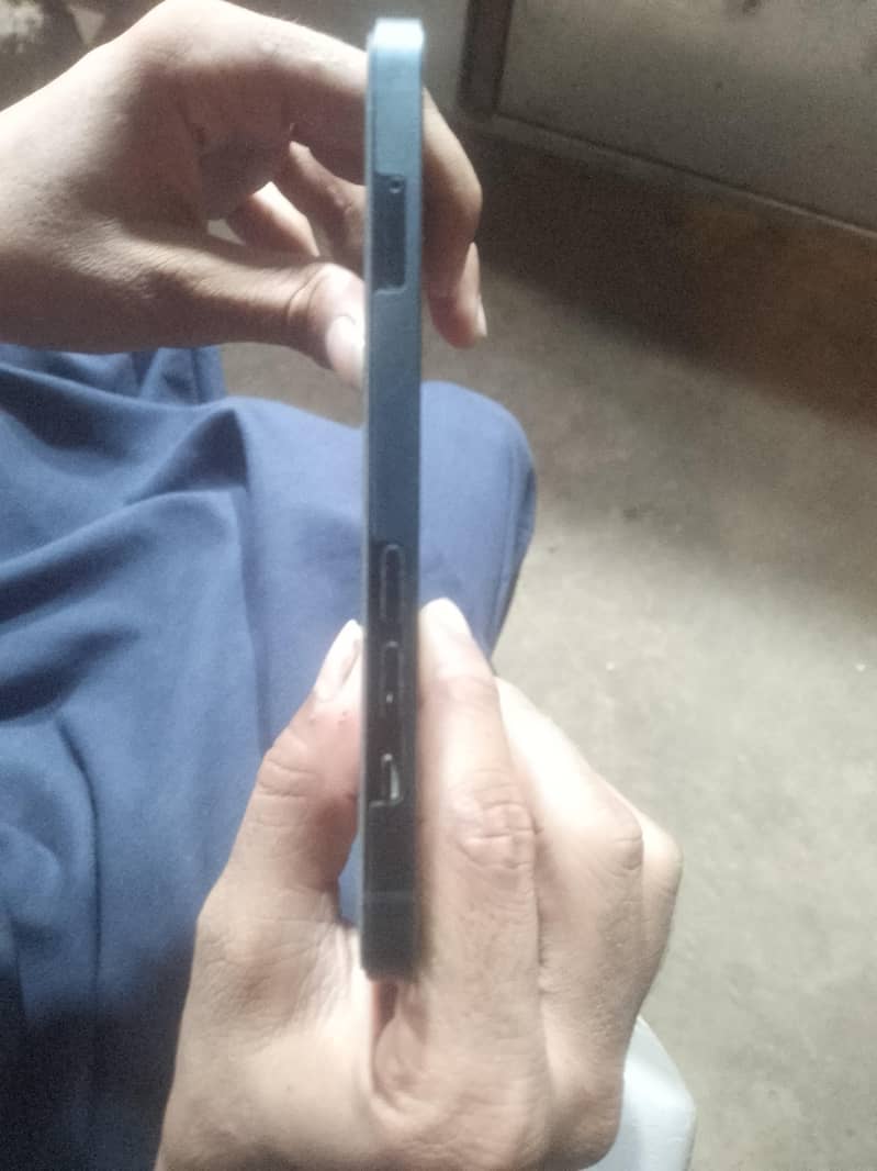 Apple iPhone 13 0