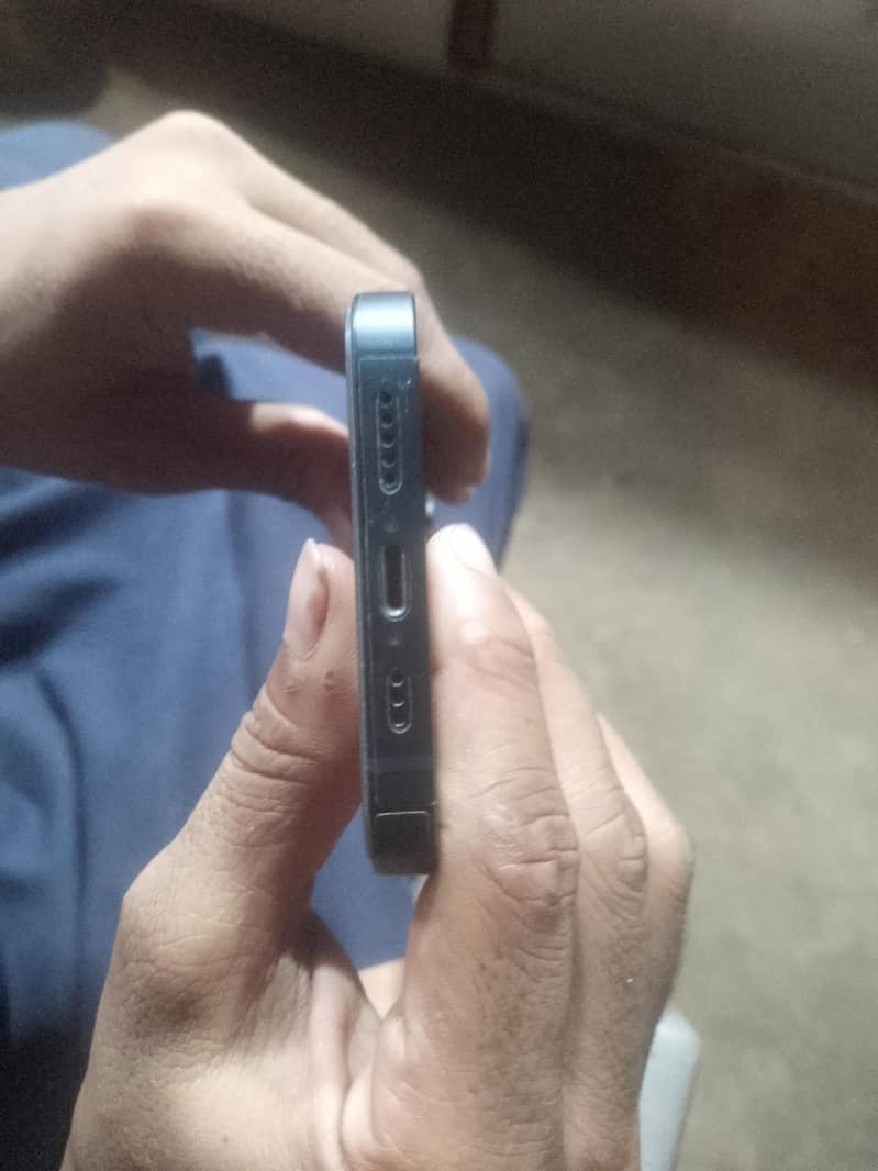 Apple iPhone 13 2