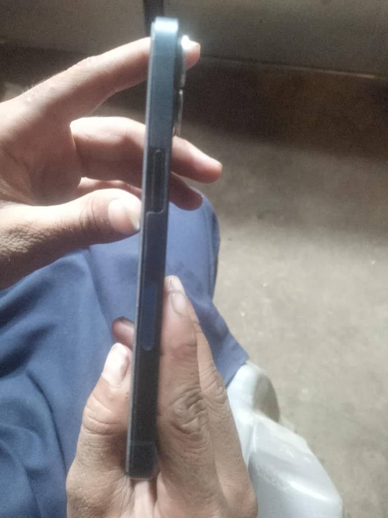 Apple iPhone 13 7