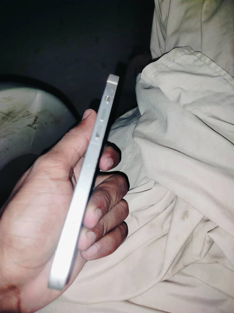 Apple iPhone 13 3
