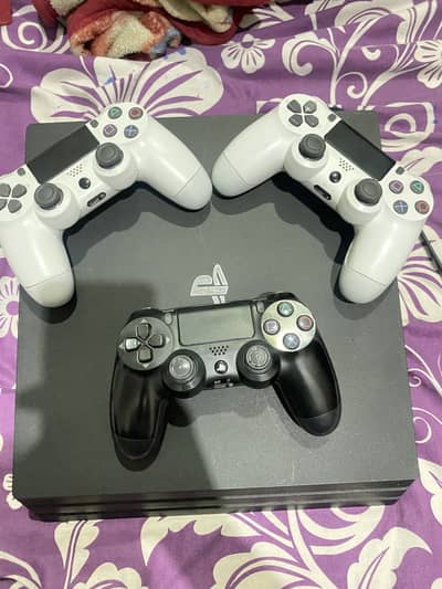 ps4 pro 1 tb 3 controllers