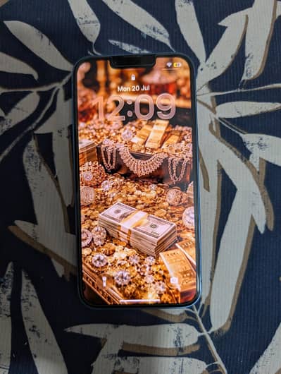 Apple iPhone 13