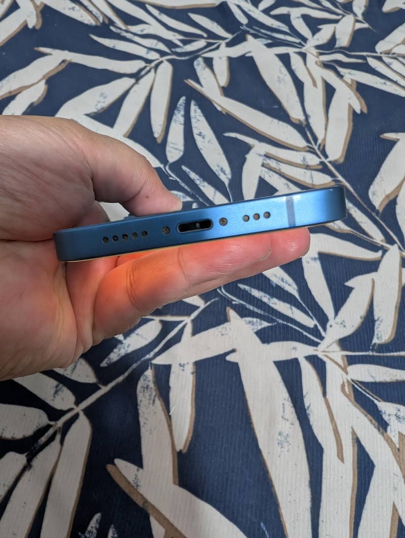 Apple iPhone 13 2