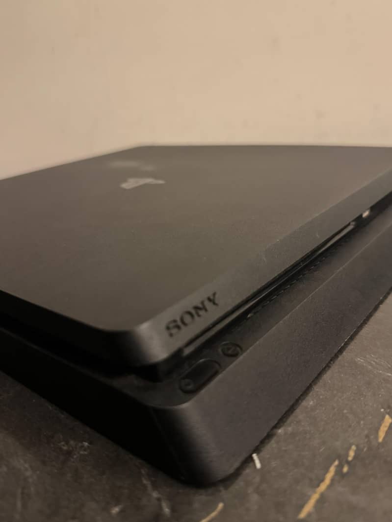 PS4 SLIM 1TB 1