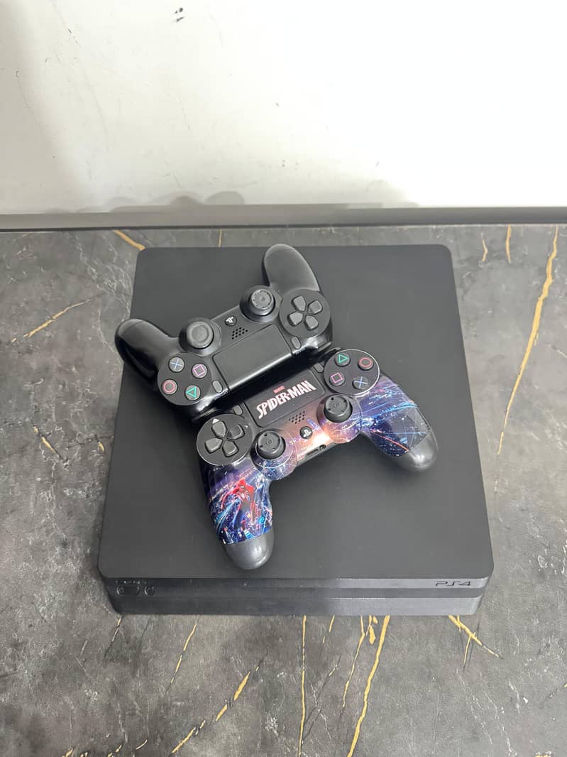 PS4 SLIM 1TB 4
