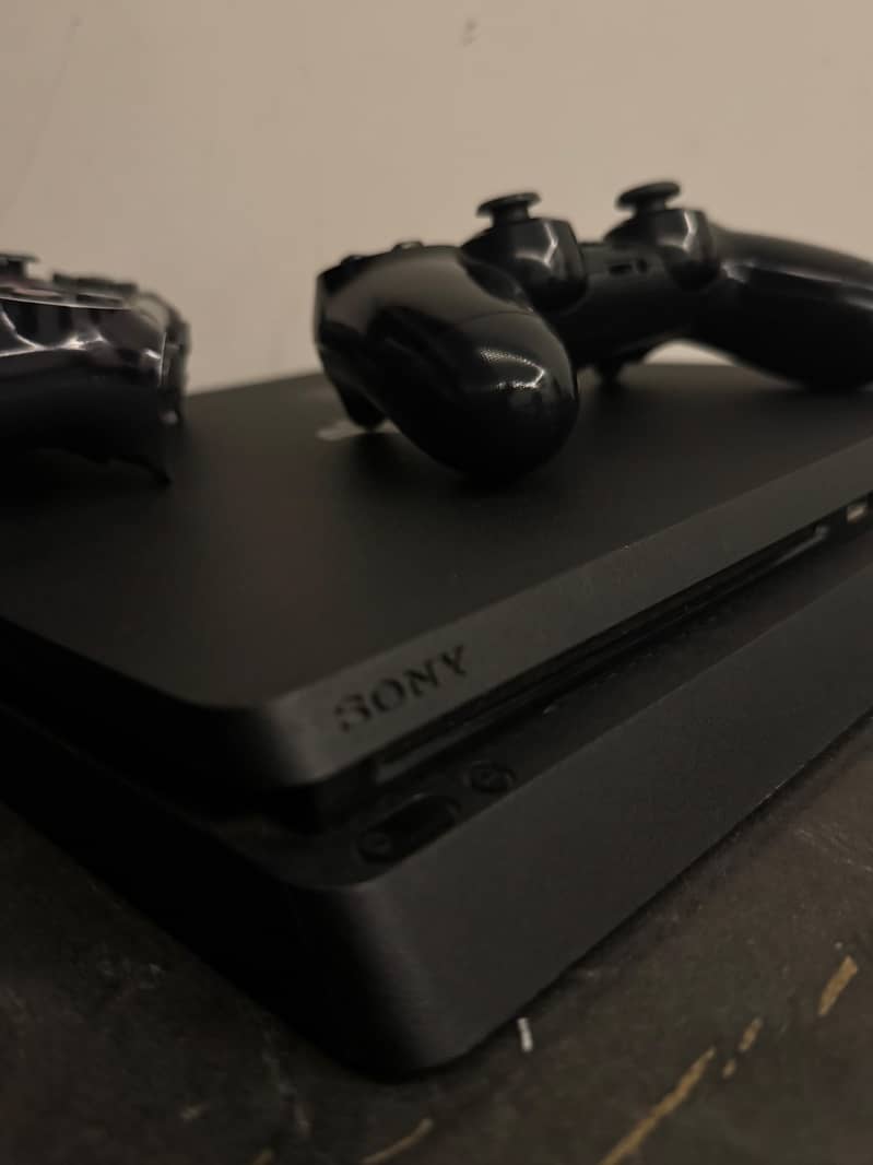 PS4 SLIM 1TB 10