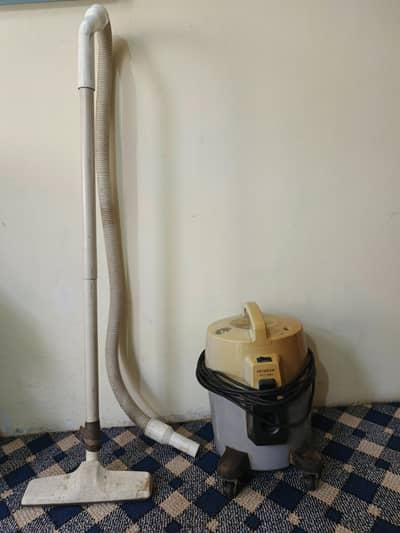 Mini Hitachi CV 100 vacuum cleaner