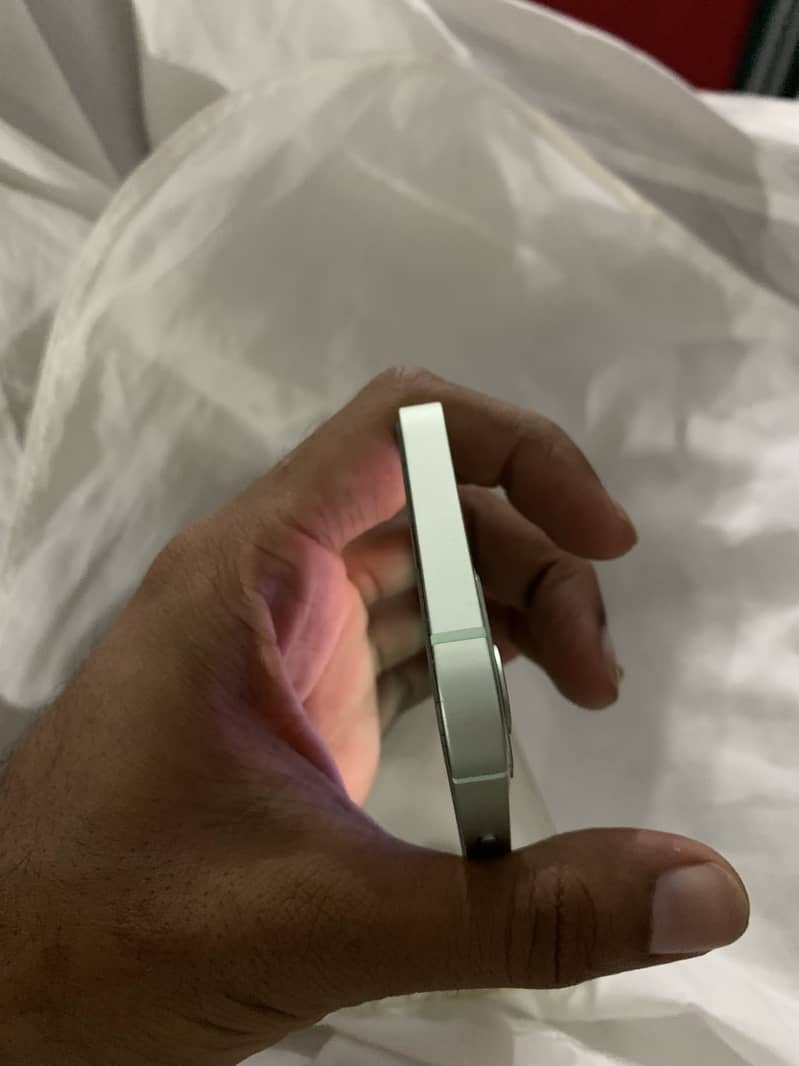 Apple iPhone 12 mini 4