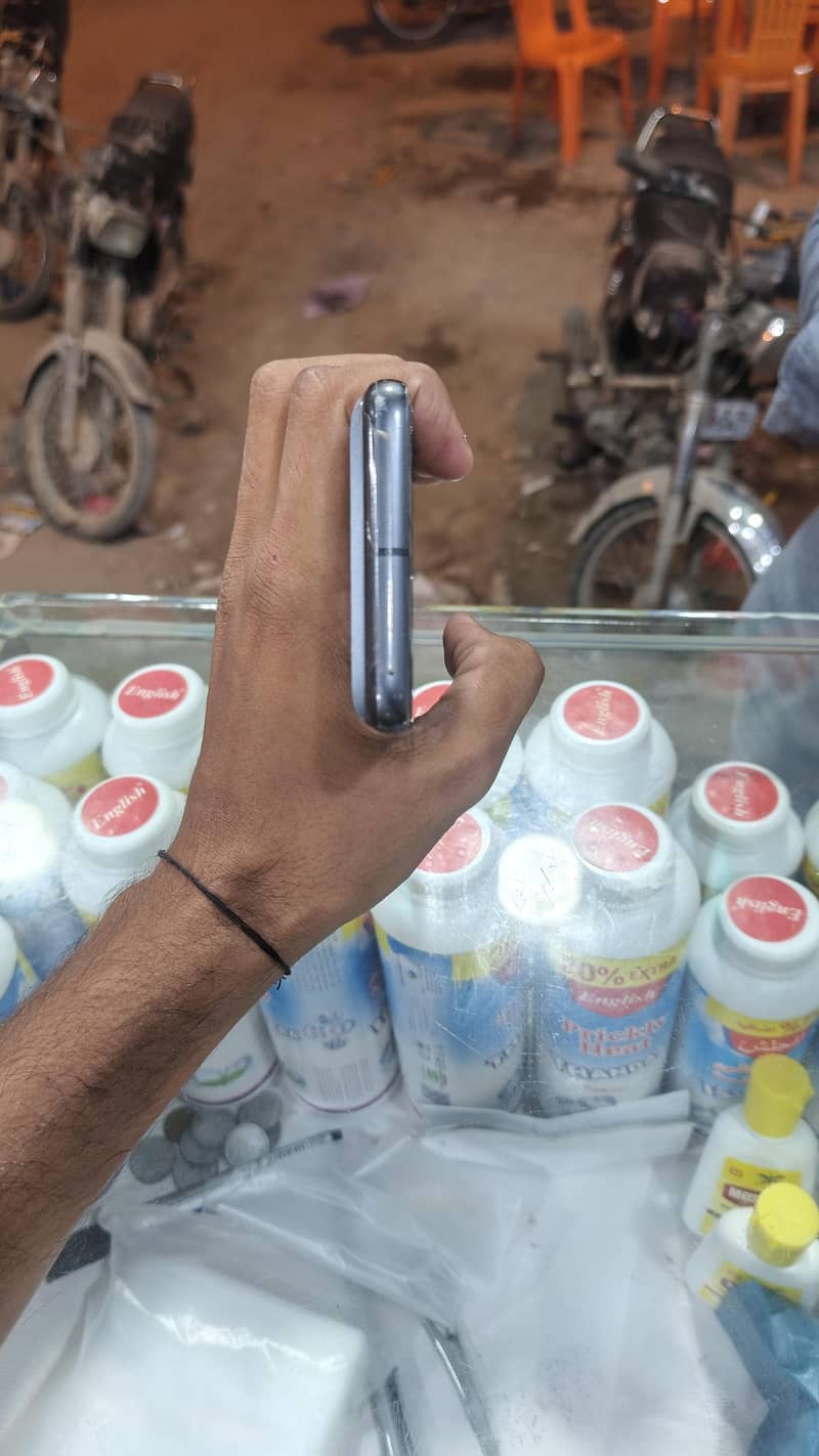 Google Pixel 8 4