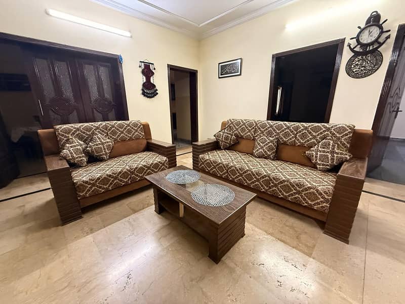 5 seater sofa 0