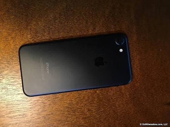 Apple iPhone 7 0