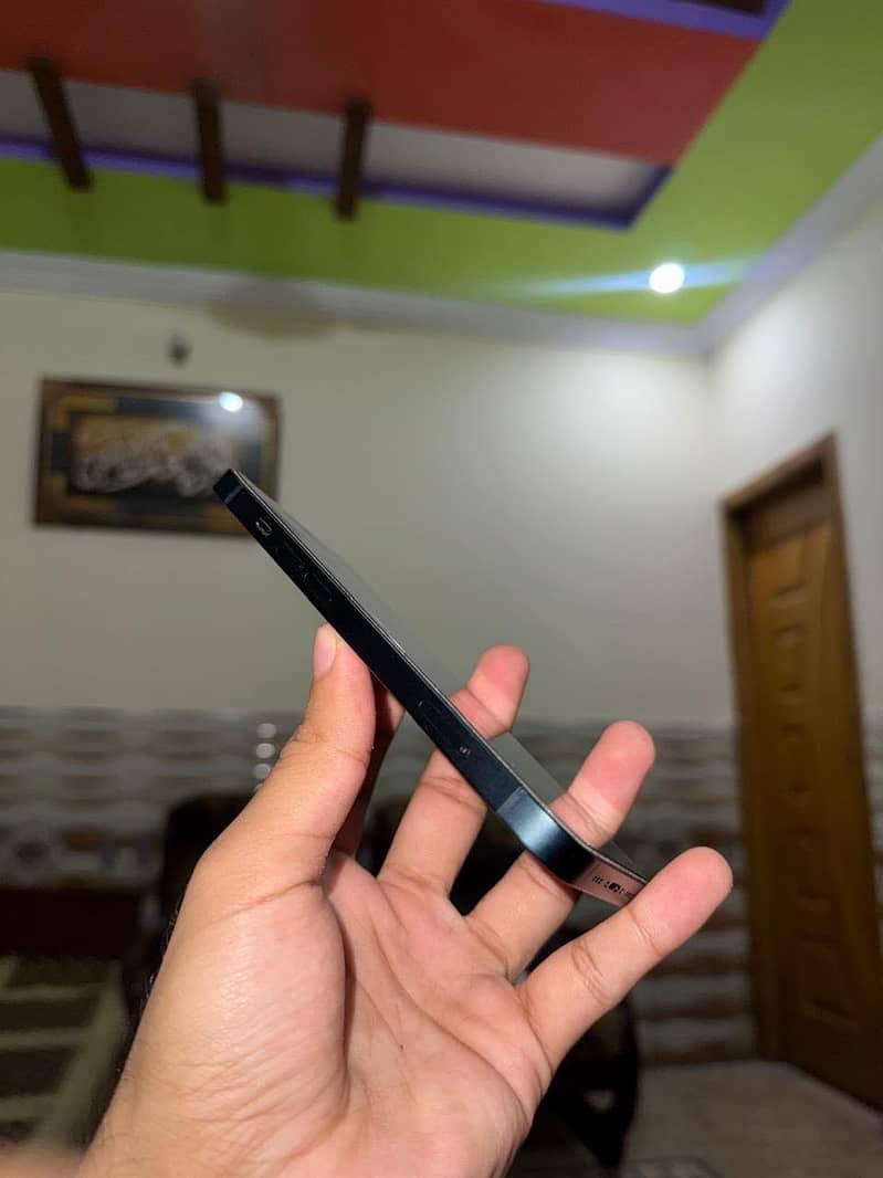 Apple iPhone 13 2