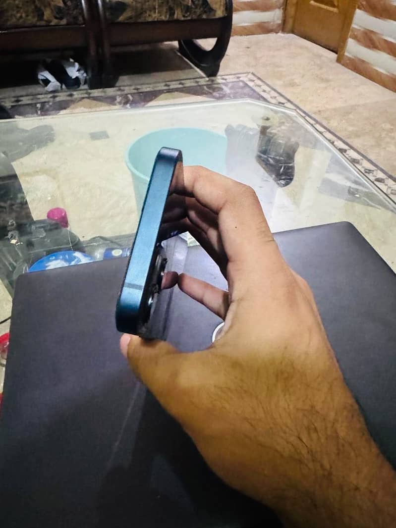 Apple iPhone 13 5