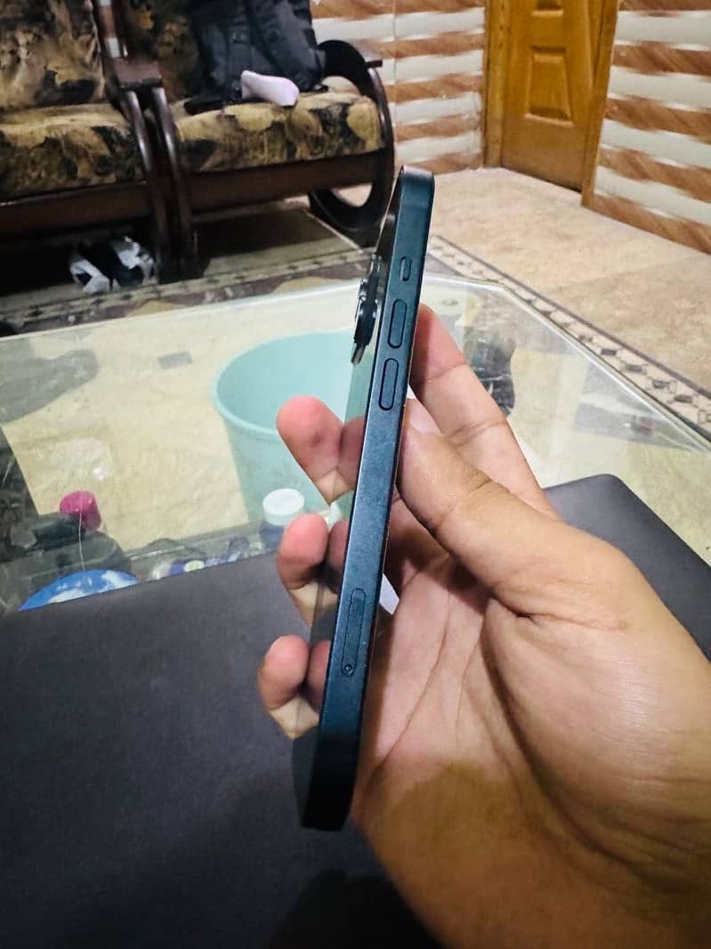 Apple iPhone 13 6