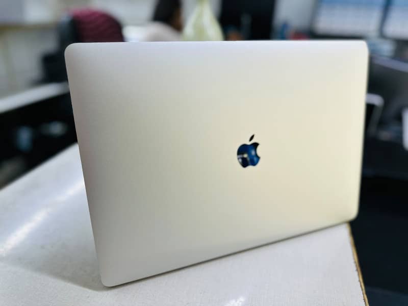 MacBook Pro 1
