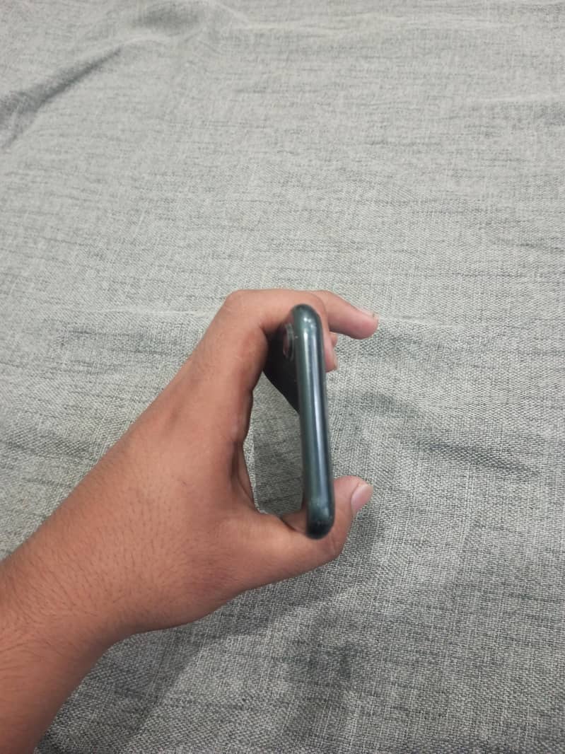 Apple iPhone XR 4