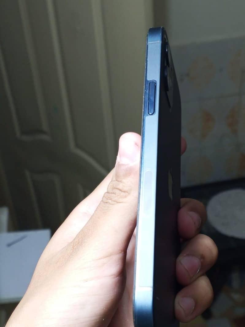 Apple iPhone 12 6