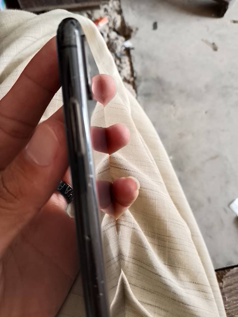 Apple iPhone X 3