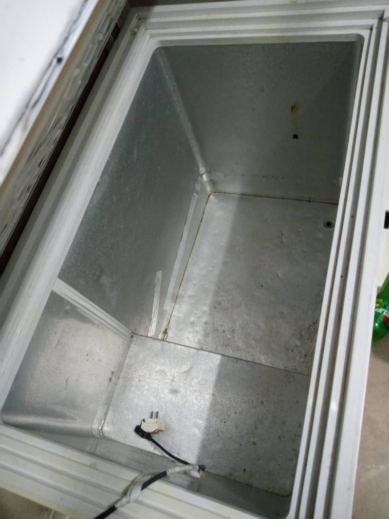 waves Deep freezer good condition 1