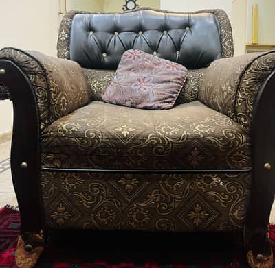  6-Seater Sofa Set – Excellent Conditions