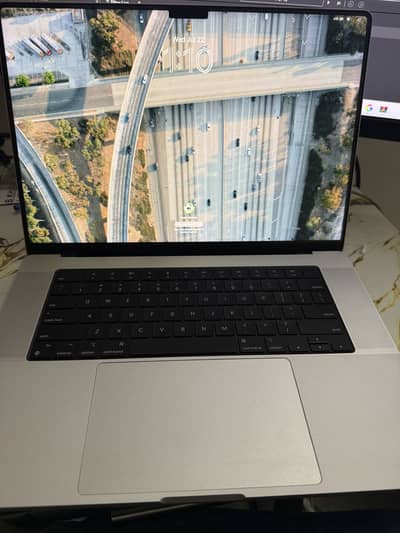 MacBook M1 Pro 2021 16" - 32 GB RAM - 1TB Storage