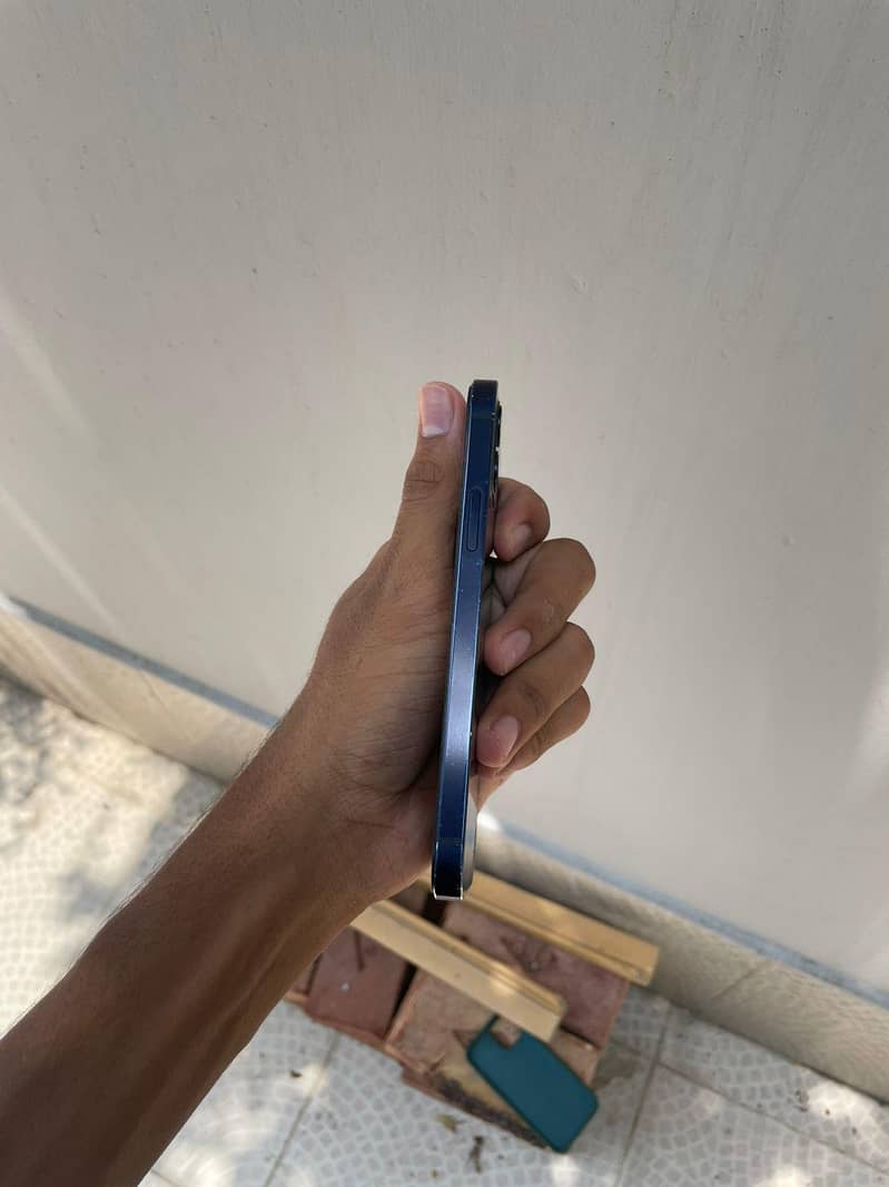 Apple iPhone 12 2
