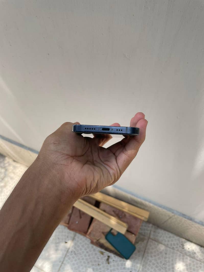 Apple iPhone 12 3