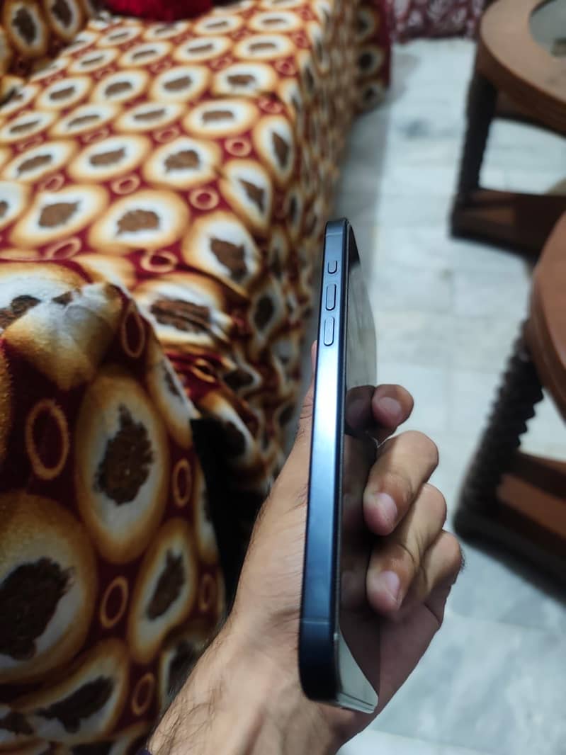 iPhone 15 pro max 4