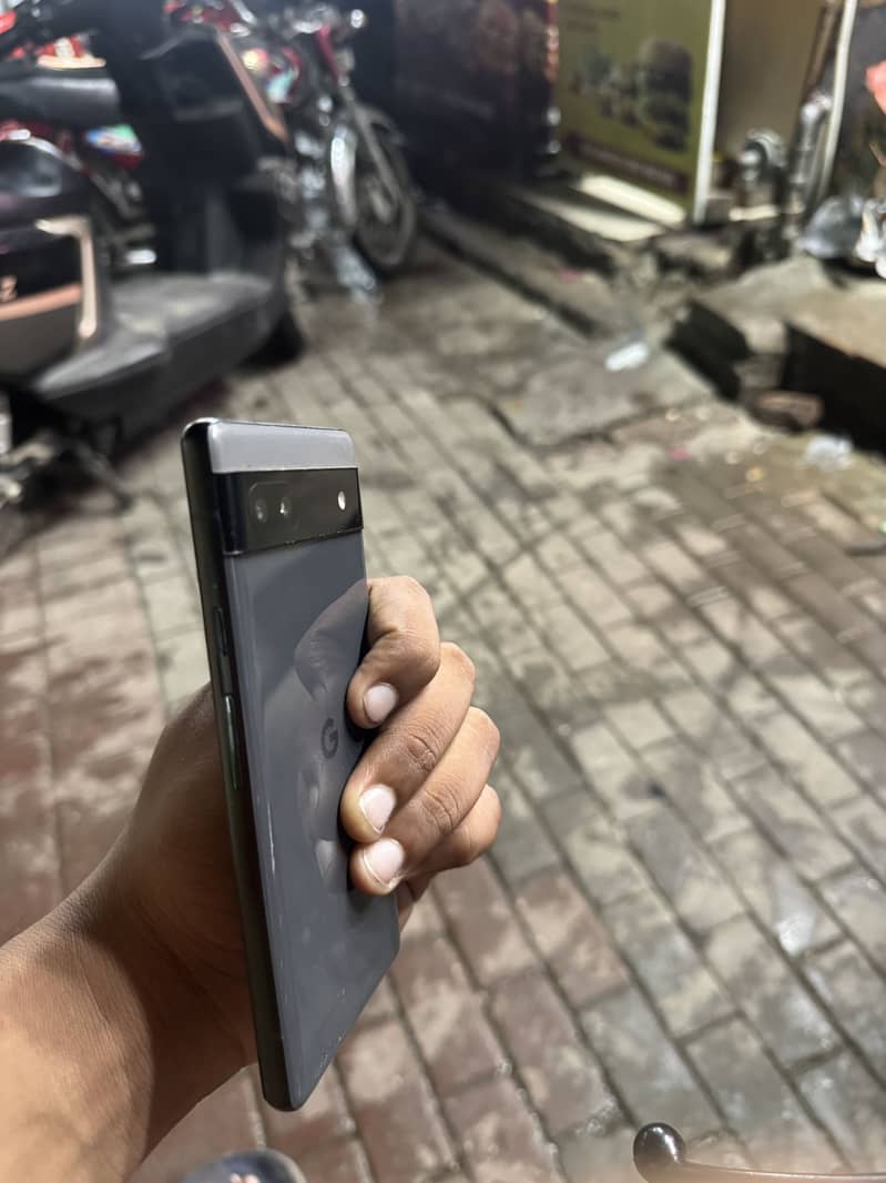 Google pixel 6A 4
