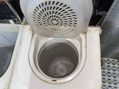 New hai whashing side bilkul saii hain or dryer ka thora masla hain