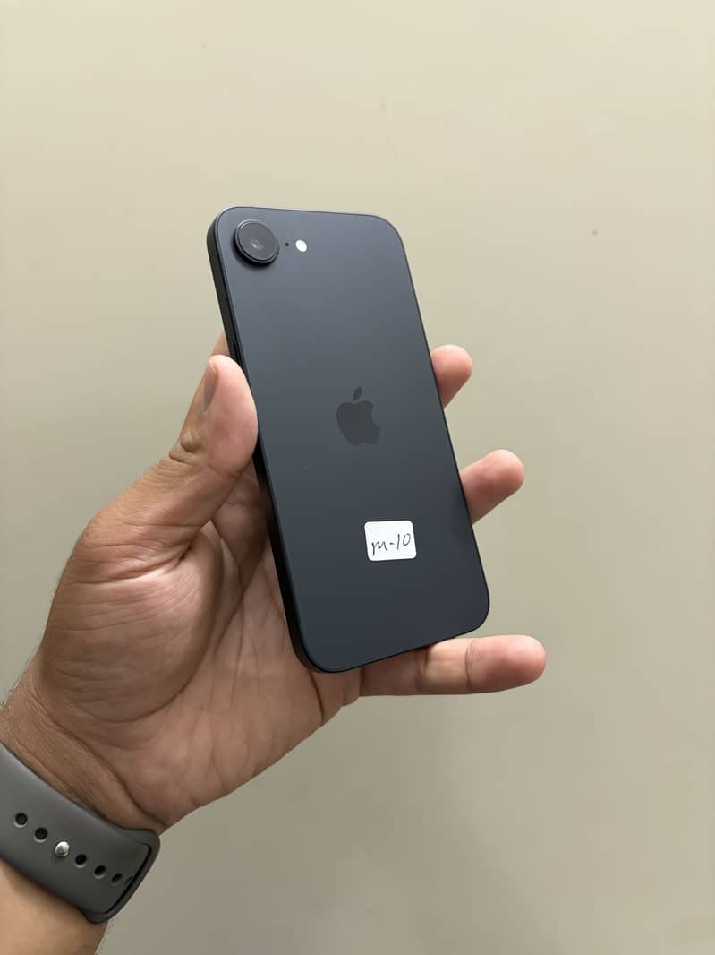 Apple iPhone 16e 0
