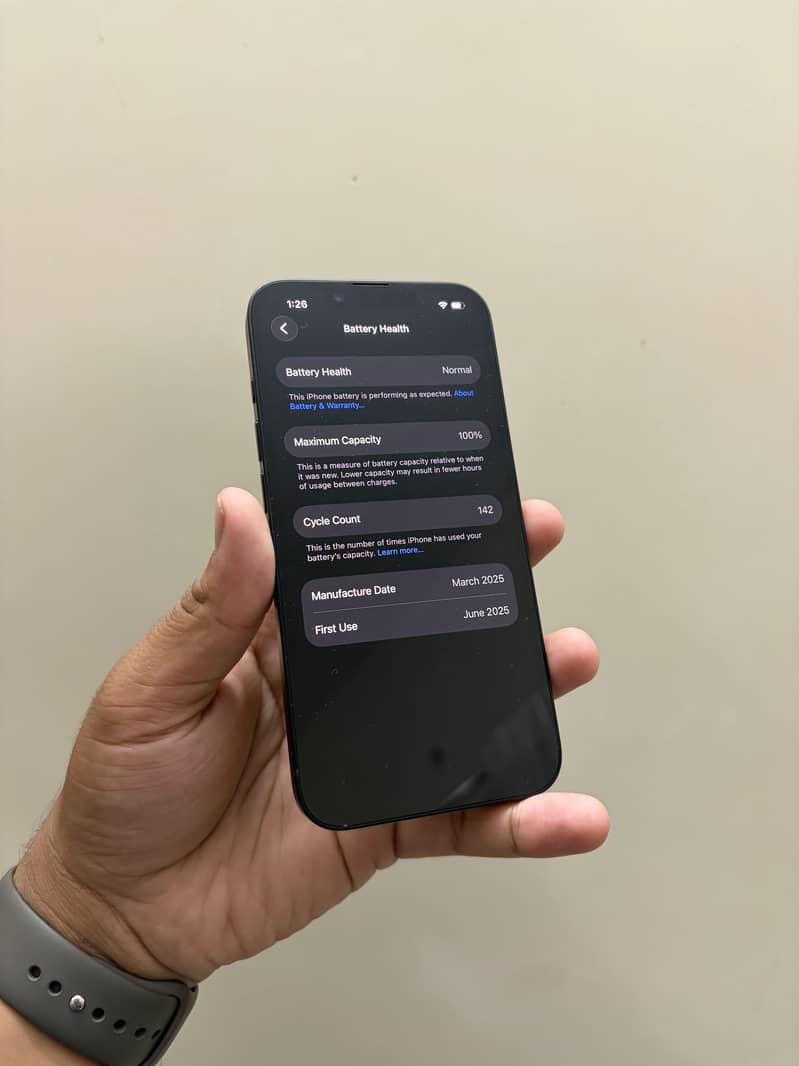 Apple iPhone 16e 5