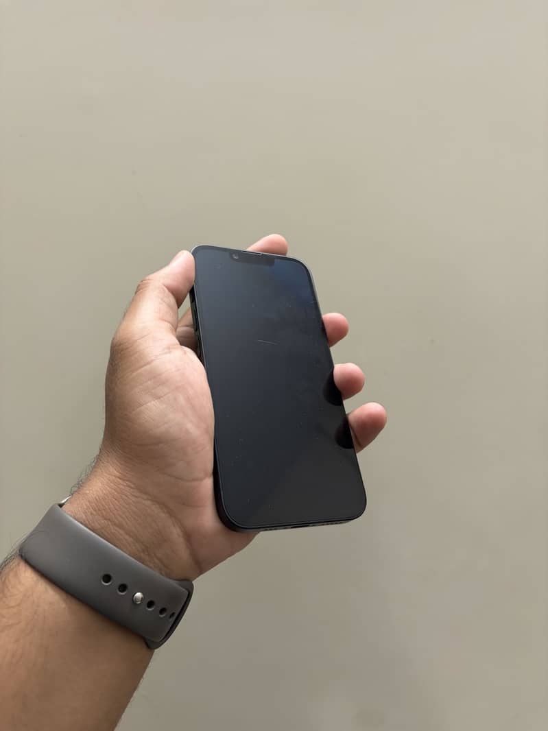 Apple iPhone 16e 6