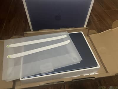 Macbook neo indigo box open