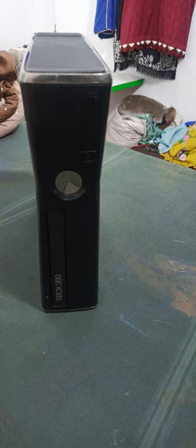 xbox 360 slim with games, controller 10/10