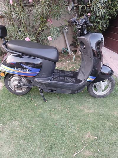 united electric classy sport scooty