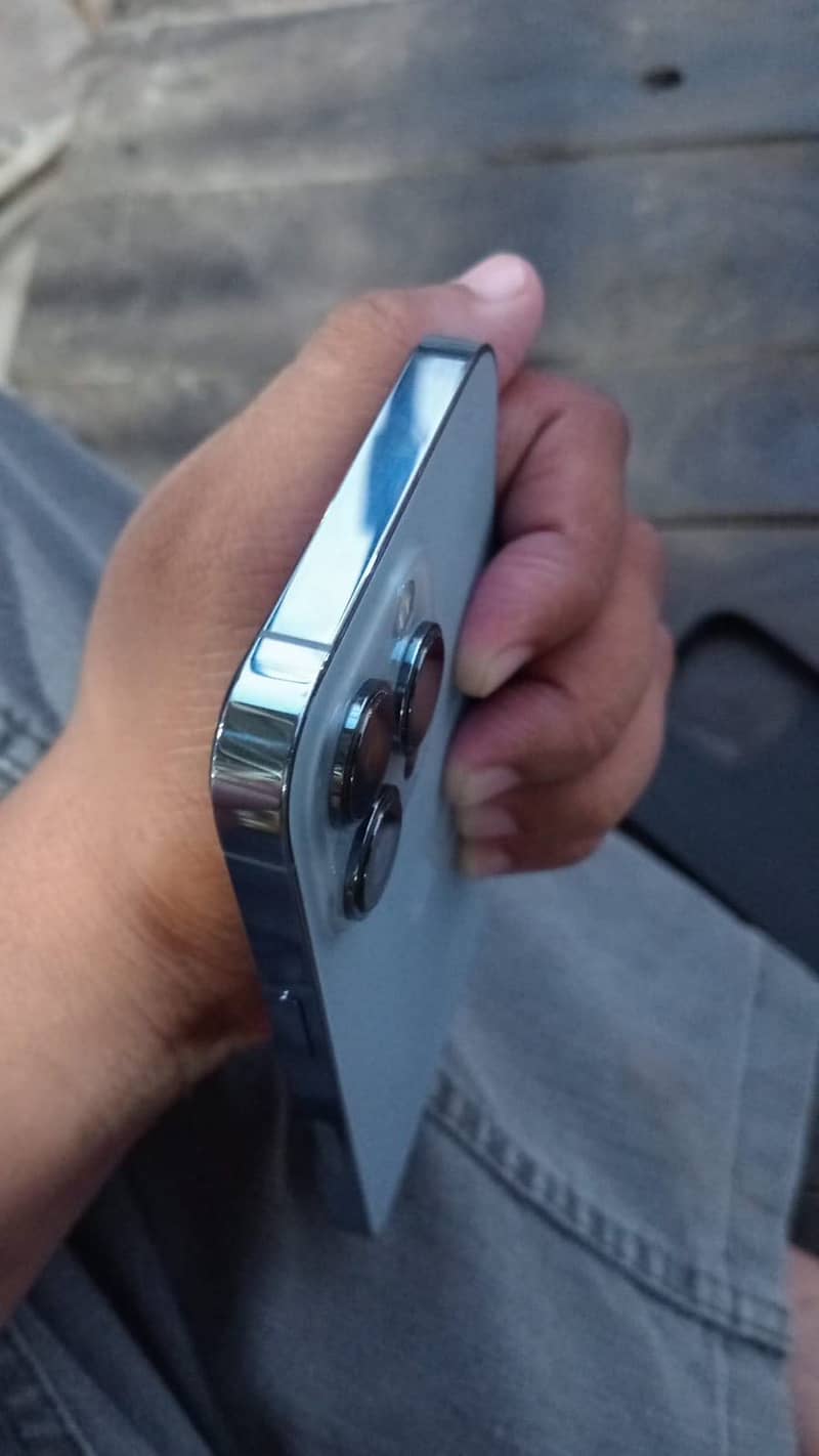 iPhone 13 pro 4
