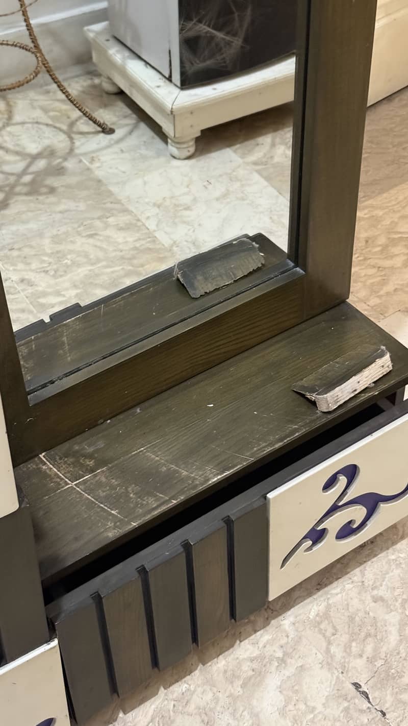 Multi storage Dressing with mirror 2