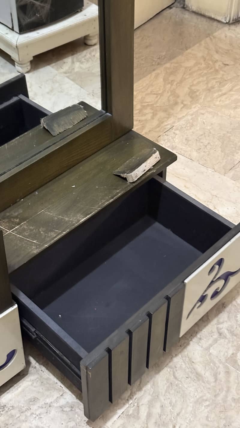 Multi storage Dressing with mirror 6