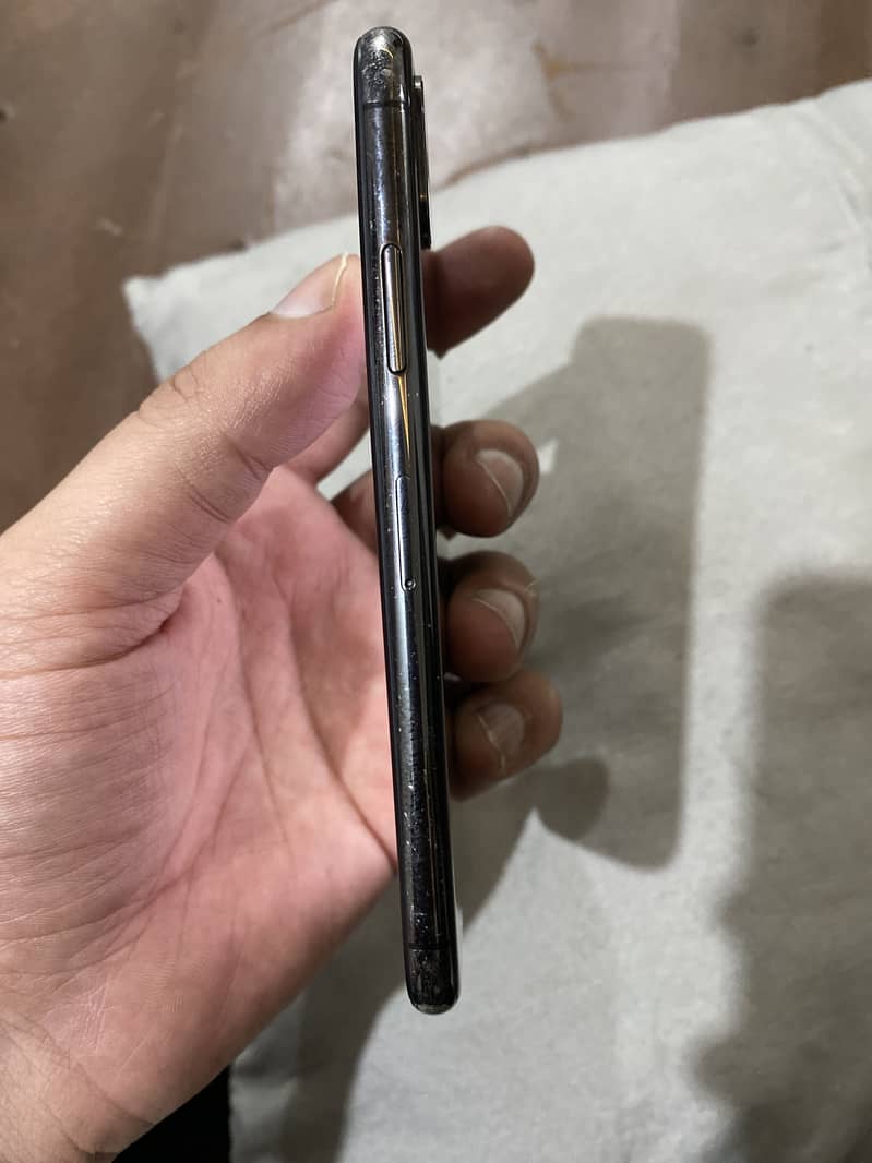 Apple iPhone X 3