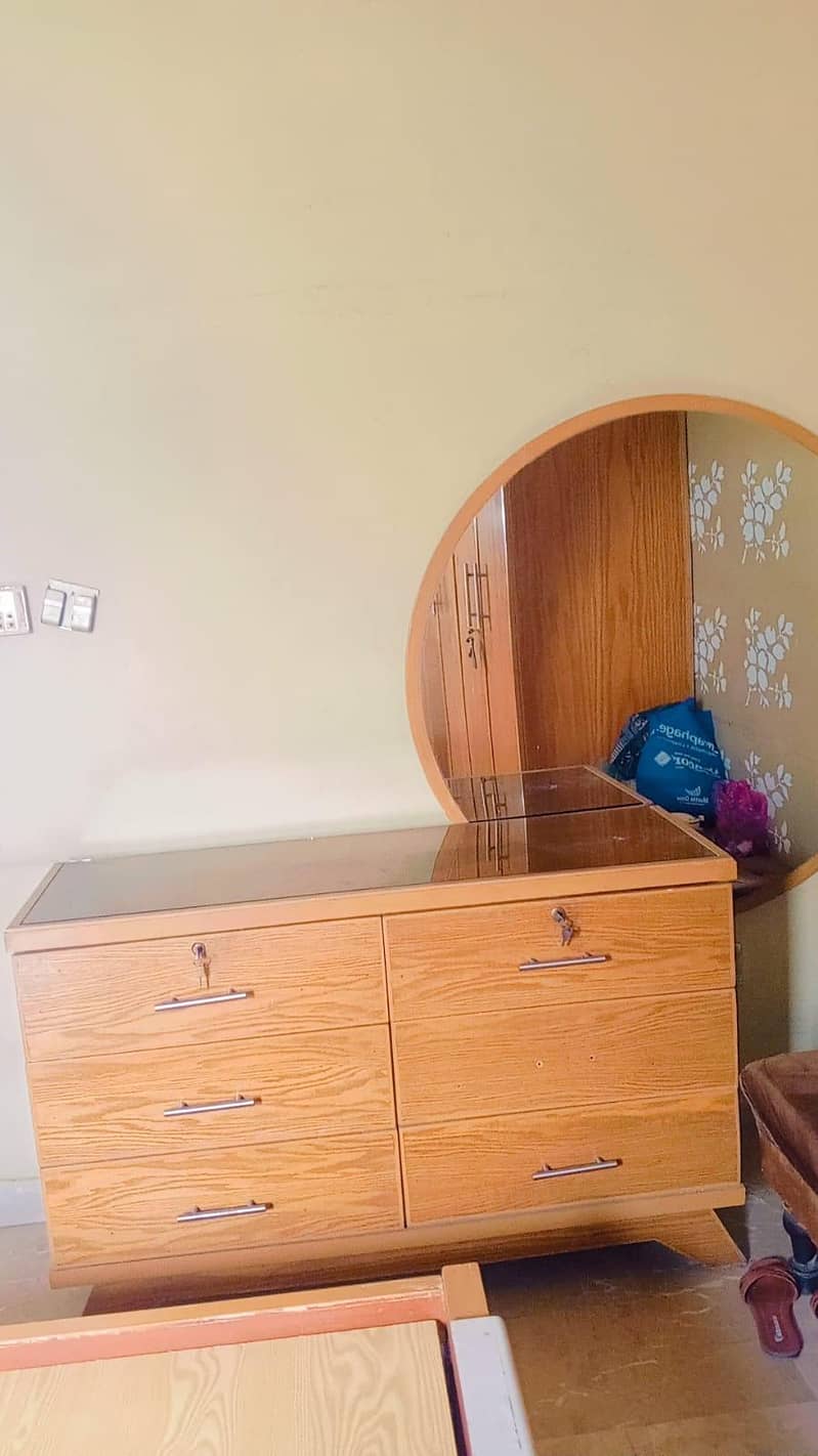 King bed/wardrobe/Dressing table 3