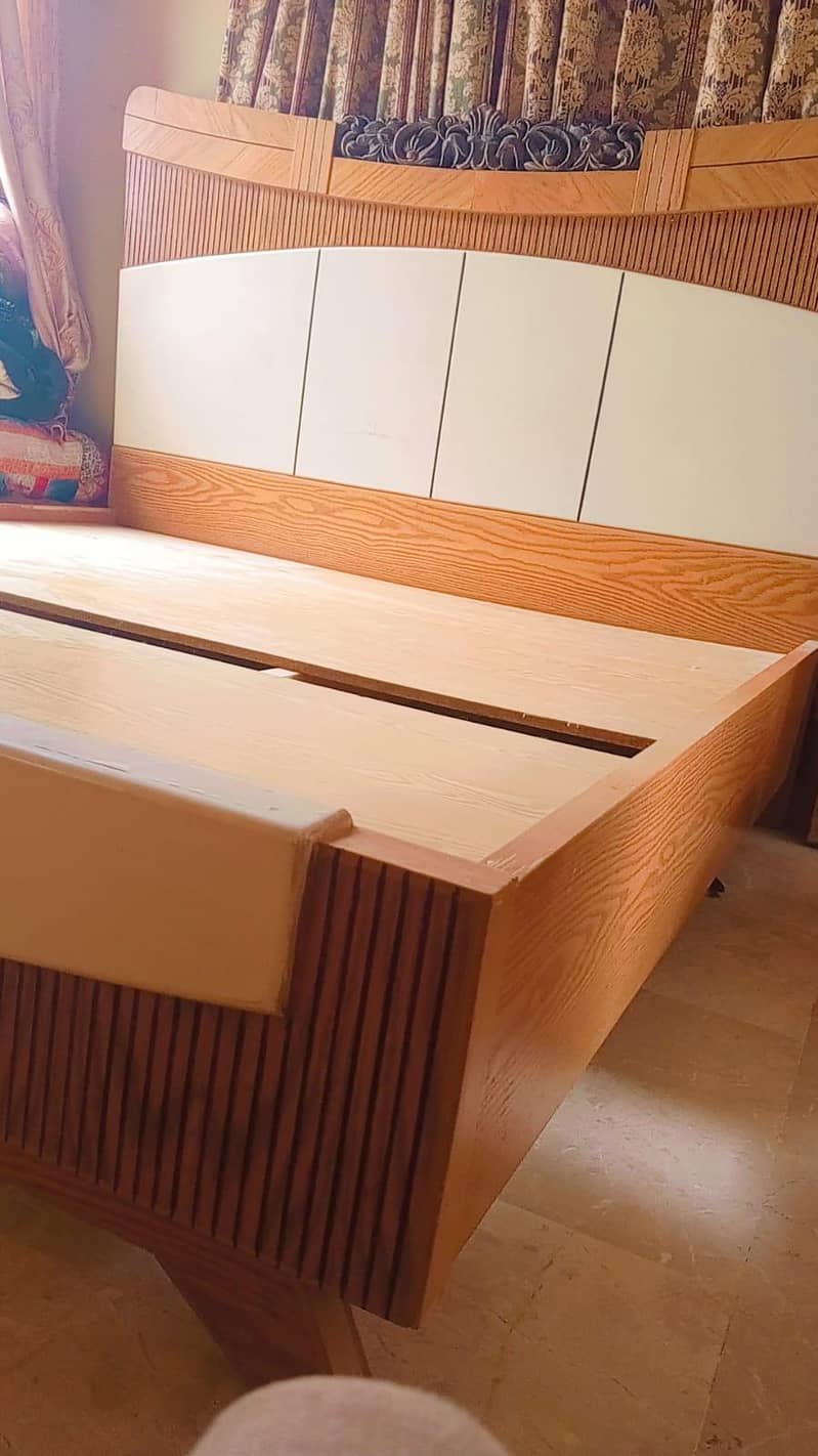 King bed/wardrobe/Dressing table 4