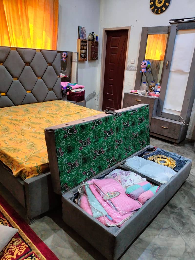 Bed Deewan & Dressing Table 1