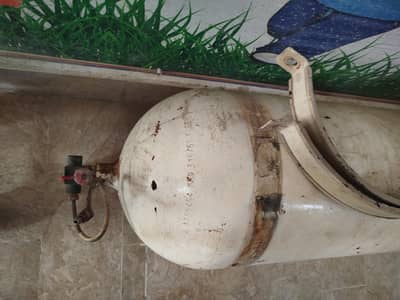 Car CNG Cylinder for sale in good condition