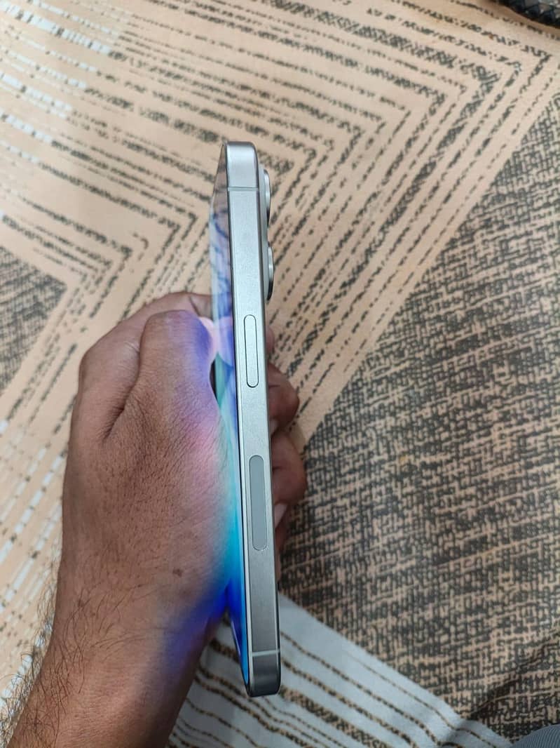 iPhone 15 Pro 3
