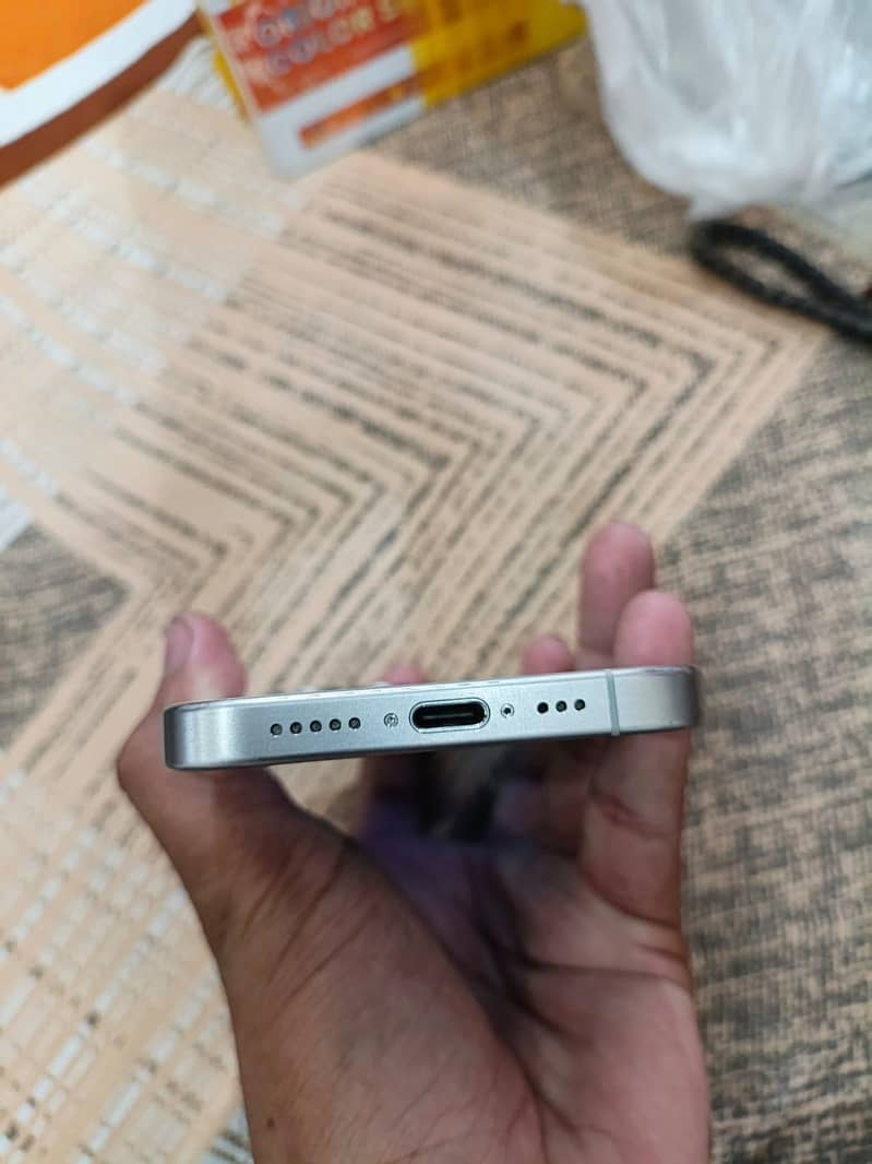 iPhone 15 Pro 6