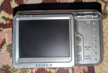 Vintage Fujifilm FinePix A700 Digital Camera | 7.3 MP Super CCD | Y2K