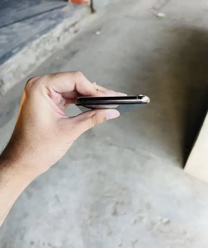 Iphone xs max 4